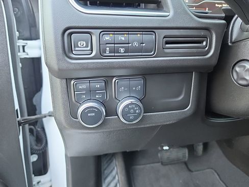 Used 2024 GMC Yukon XL SLT w/ SLT Luxury Package AWD/4WD image 22