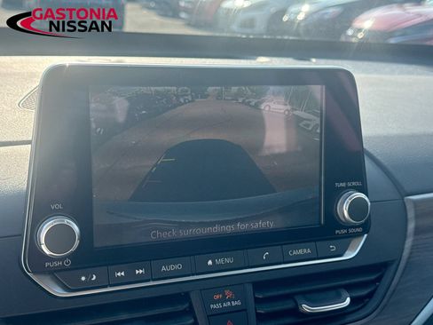 Used 2025 Nissan Altima 2.5 SV FWD image 17