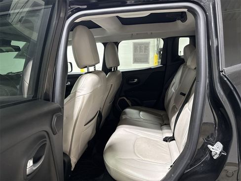 Used 2015 Jeep Renegade Latitude w/ Popular Equipment Group image 22