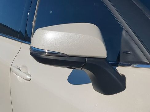 Used 2021 Toyota Highlander Limited image 11