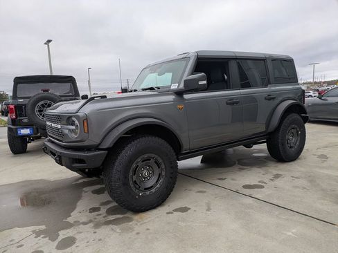 New 2025 Ford Bronco Badlands image 7