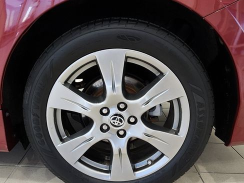 Used 2018 Toyota Sienna SE FWD image 14