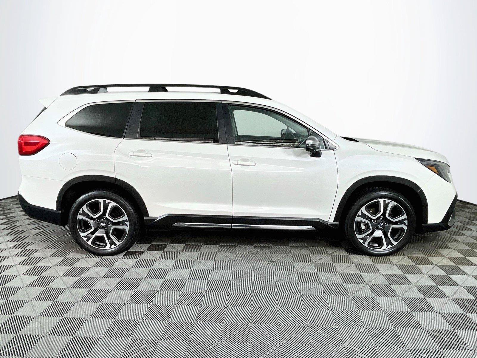 Used 2023 Subaru Ascent Limited w/ Technology Package AWD/4WD image 11