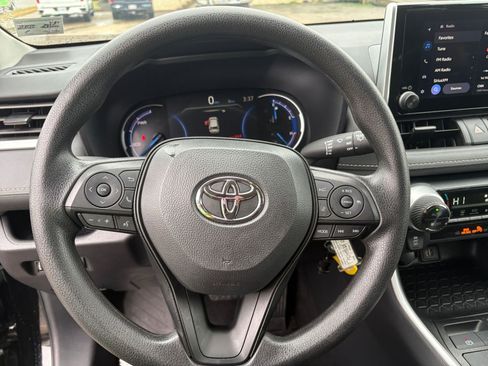 Used 2025 Toyota RAV4 LE image 27