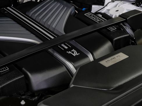 Used 2022 Rolls-Royce Cullinan Black Badge w/ Dark Exterior Package AWD/4WD image 65
