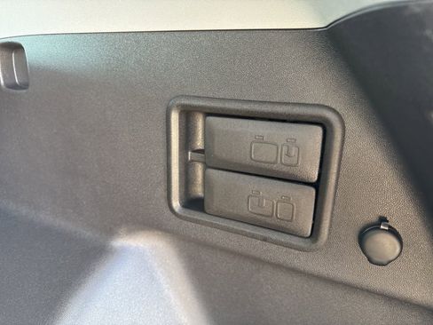 Certified 2024 GMC Terrain SLT w/ Infotainment Package II image 27