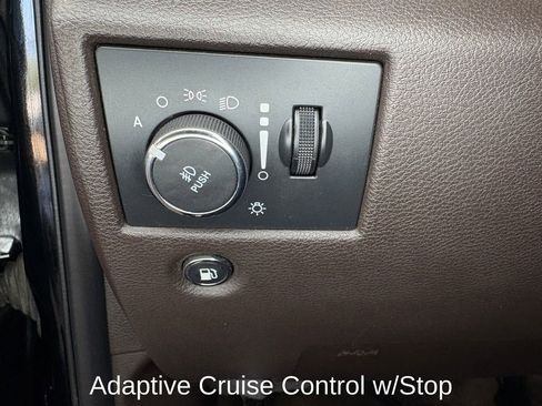 Used 2018 Jeep Grand Cherokee Overland w/ Jeep Active Safety Group AWD/4WD image 14