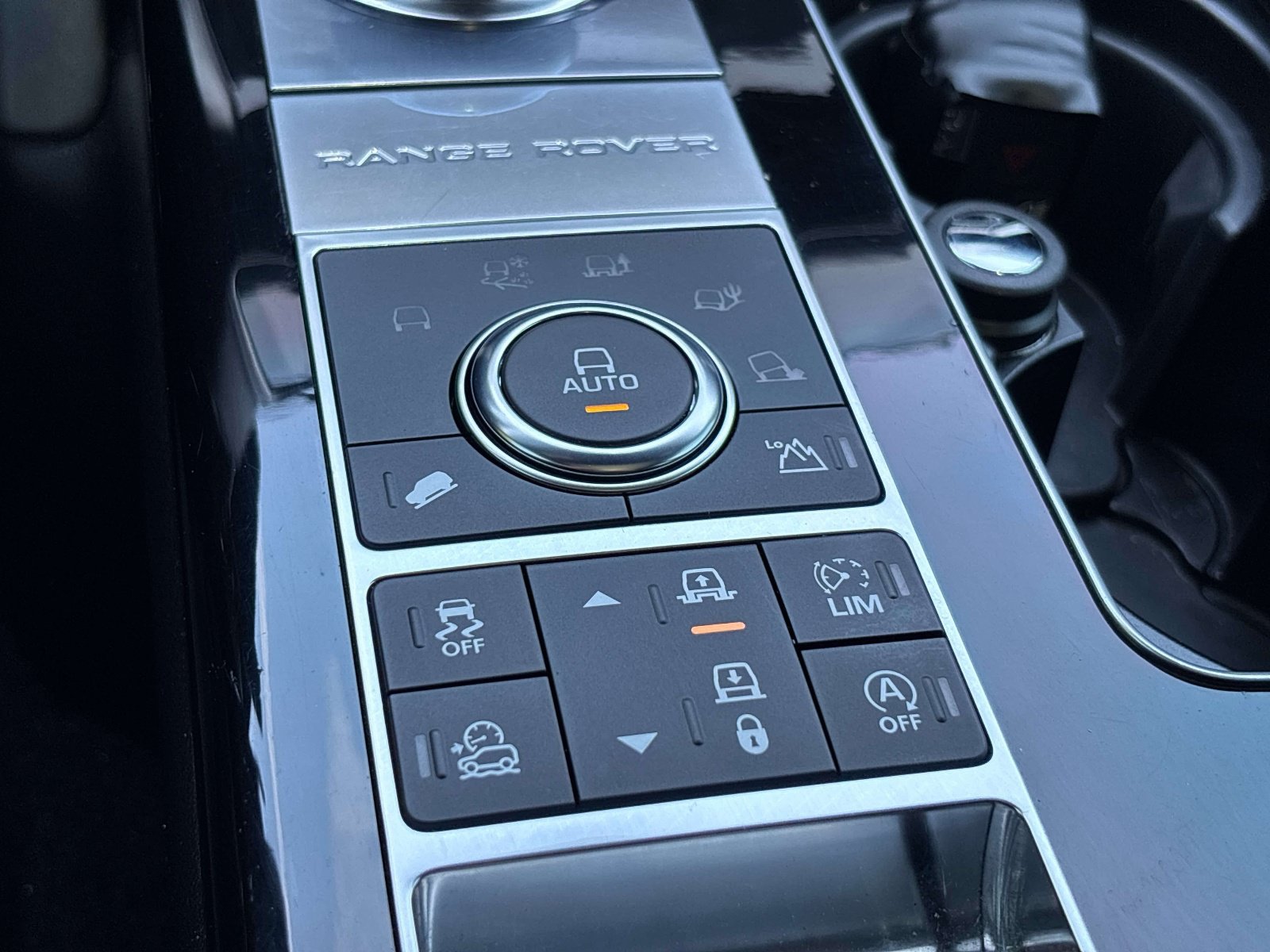 Used 2017 Land Rover Range Rover Supercharged AWD/4WD image 24