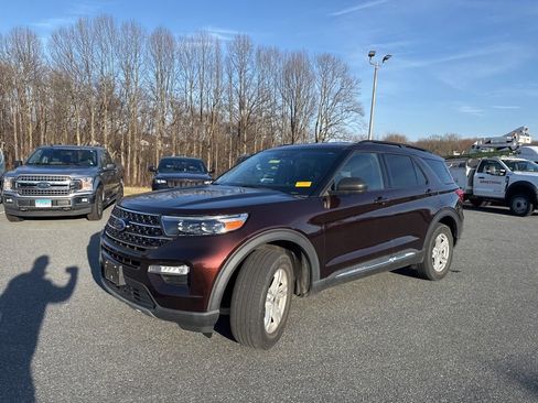Used 2020 Ford Explorer XLT w/ Equipment Group 202A image 3