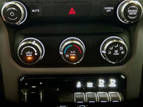 Used 2022 RAM 1500 Big Horn AWD/4WD image 11