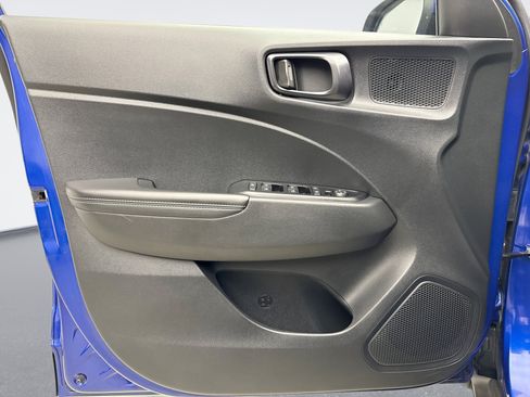 Used 2024 Hyundai Venue Limited FWD image 9