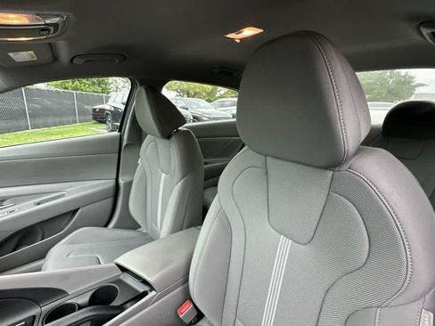 Used 2024 Hyundai Elantra SE FWD image 21