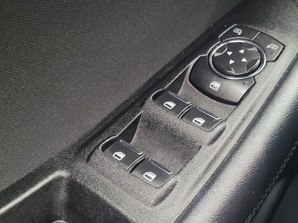 Used 2018 Ford Edge SE FWD image 27