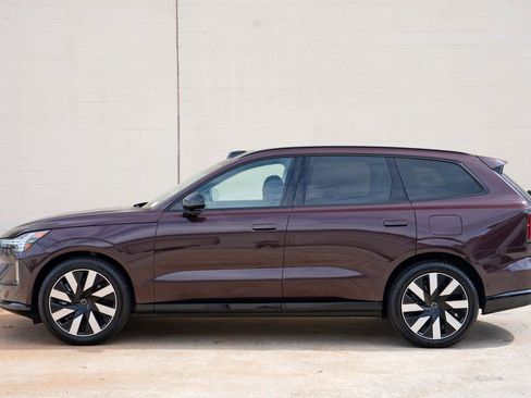 Used 2025 Volvo EX90 Ultra AWD/4WD image 46