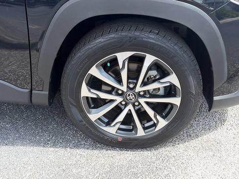 Certified 2023 Toyota Corolla Cross XLE w/ Convenience Package FWD image 9