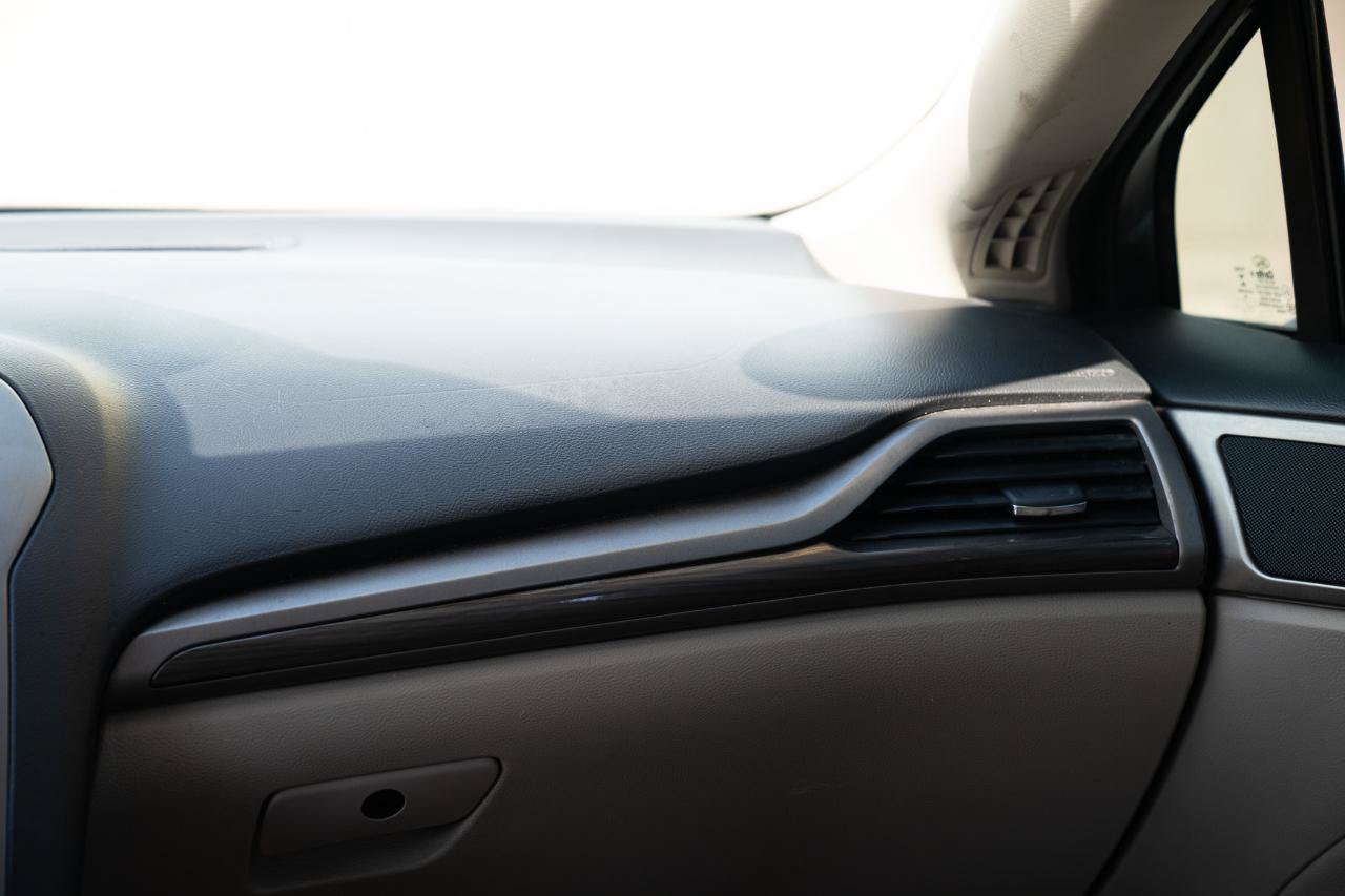 Used 2020 Ford Fusion SEL FWD image 24