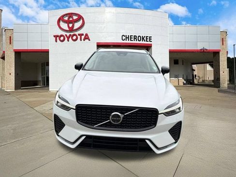 Used 2024 Volvo XC60 B5 Ultimate w/ Protection Package Premier AWD/4WD image 2
