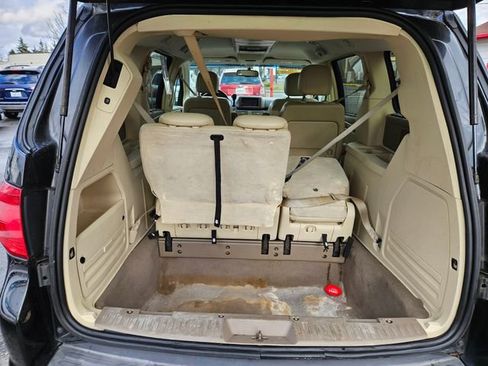 Used 2010 Volkswagen Routan SE image 8