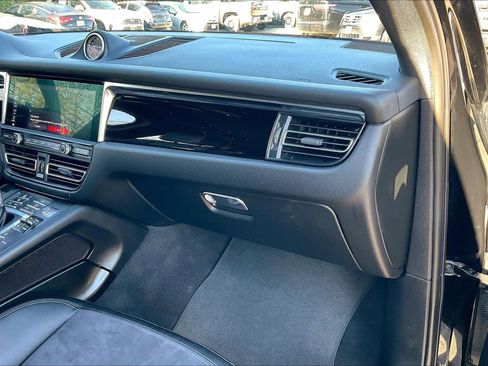 Used 2021 Porsche Macan image 33