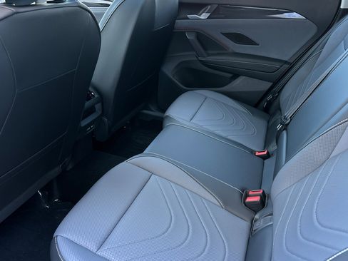 New 2025 Volkswagen Tiguan SE image 12