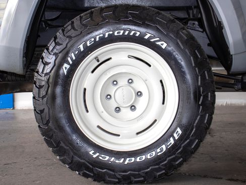 Used 2019 Toyota Tacoma TRD Sport w/ Technology Package AWD/4WD image 17