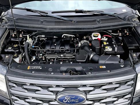Used 2019 Ford Explorer XLT w/ XLT Sport Appearance Package AWD/4WD image 11