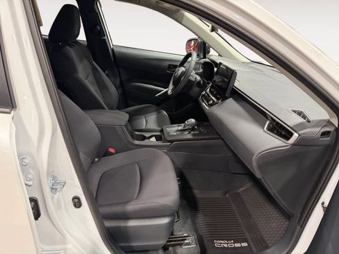 Used 2026 Toyota Corolla Cross LE image 15