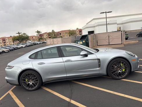 Used 2022 Porsche Panamera 4 Platinum Edition image 4