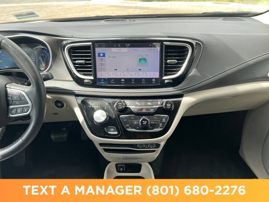 Used 2023 Chrysler Pacifica Touring-L FWD image 19