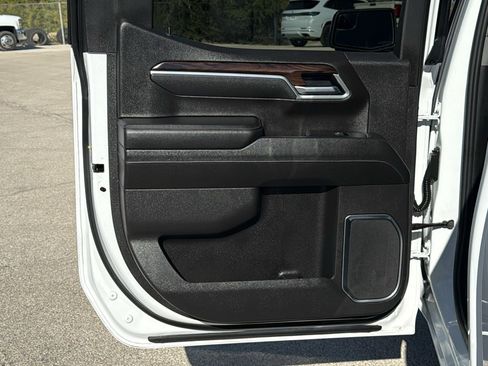 Used 2025 GMC Sierra 1500 SLT image 13