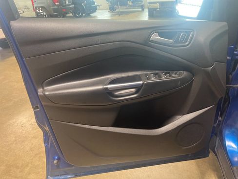 Used 2018 Ford Escape SE image 19