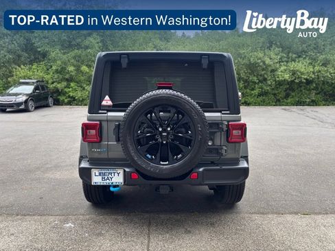 Used 2023 Jeep Wrangler Unlimited Sahara w/ Cold Weather Group AWD/4WD image 5