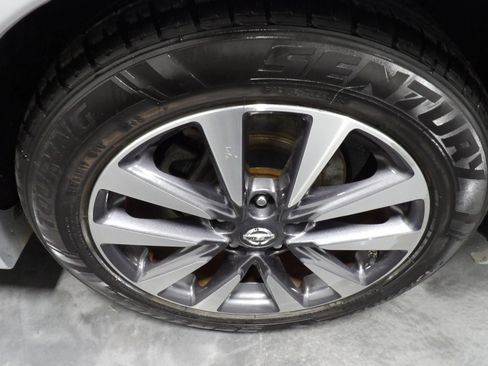 Used 2017 Nissan Altima 2.5 SL w/ Moonroof Package FWD image 22