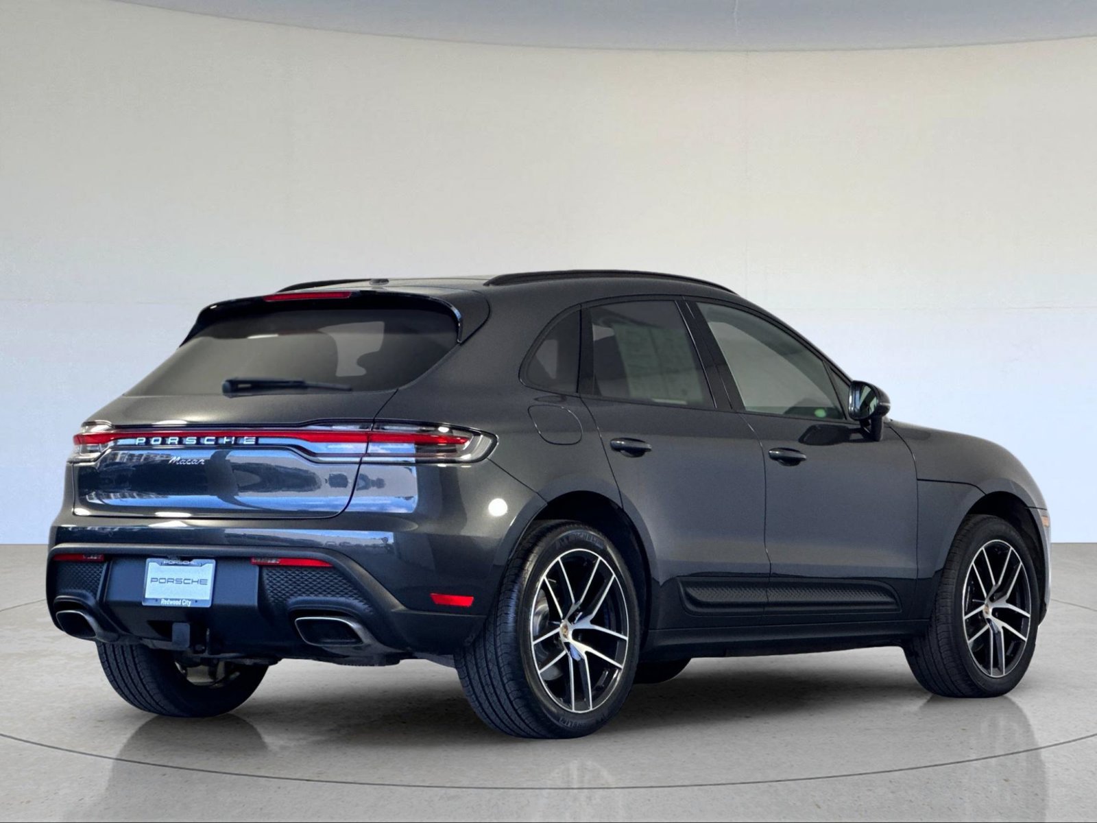 Certified 2024 Porsche Macan AWD/4WD image 8