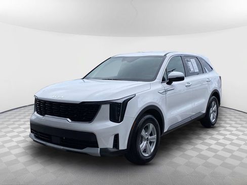 Used 2026 Kia Sorento LX FWD image 4