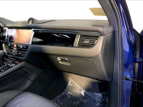 Certified 2025 Porsche Macan image 22