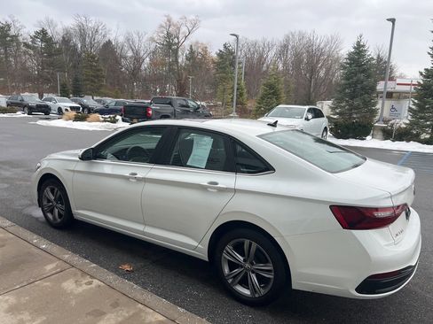 Used 2023 Volkswagen Jetta SE w/ Panoramic Sunroof Package image 40