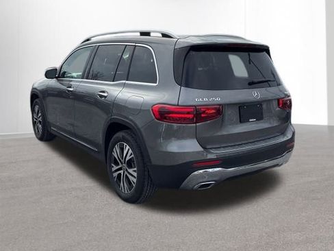 Used 2025 Mercedes-Benz GLB 250 4MATIC image 2