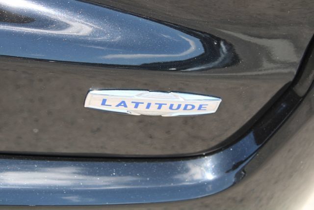Used 2019 Jeep Compass Latitude w/ Popular Equipment Group FWD image 9