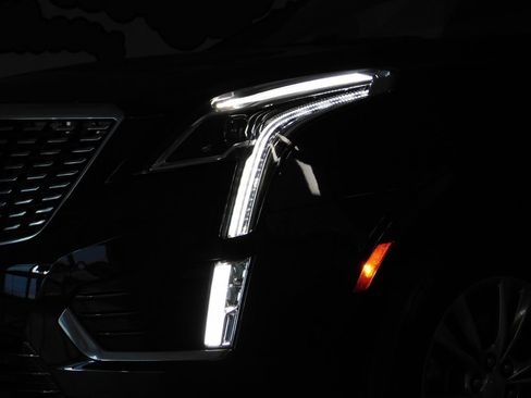 Used 2022 Cadillac XT5 Premium Luxury AWD/4WD image 11