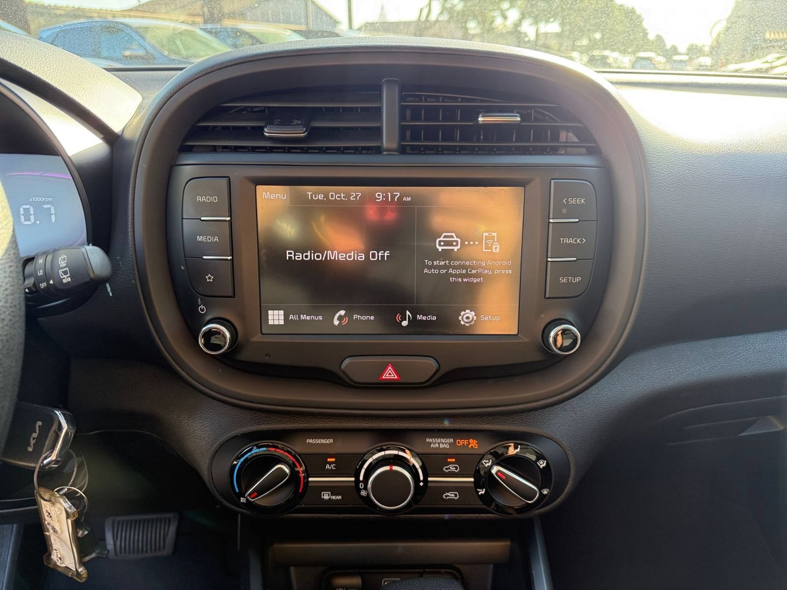 Used 2025 Kia Soul LX w/ LX Technology Package FWD image 16