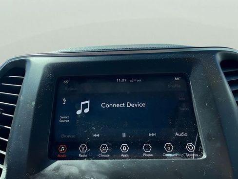 Used 2019 Jeep Cherokee Latitude Plus w/ Comfort/Convenience Group AWD/4WD image 21