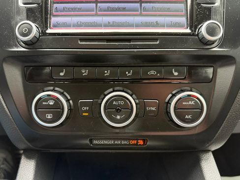 Used 2013 Volkswagen Jetta GLI Autobahn FWD image 18