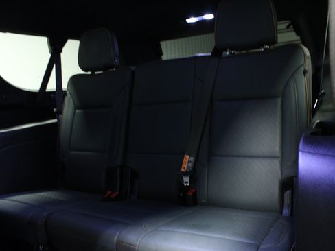 Used 2025 GMC Yukon XL AT4 AWD/4WD image 14