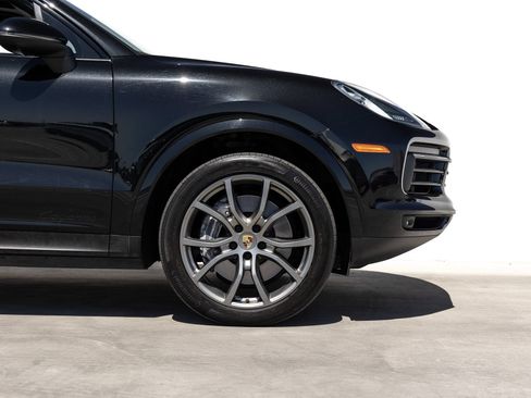 Certified 2023 Porsche Cayenne Platinum Edition AWD/4WD image 11