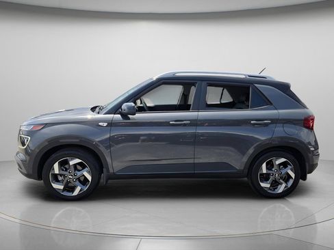 Certified 2024 Hyundai Venue Limited FWD image 3
