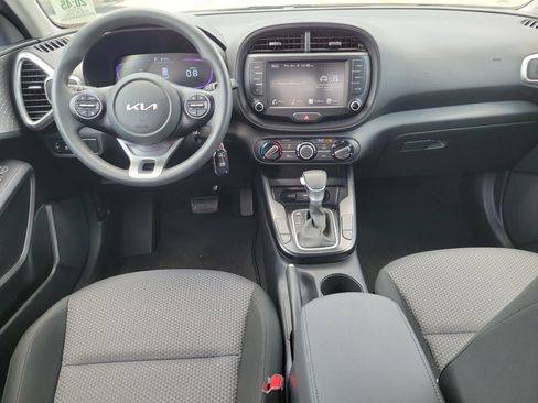 Certified 2025 Kia Soul LX w/ LX Technology Package FWD image 15