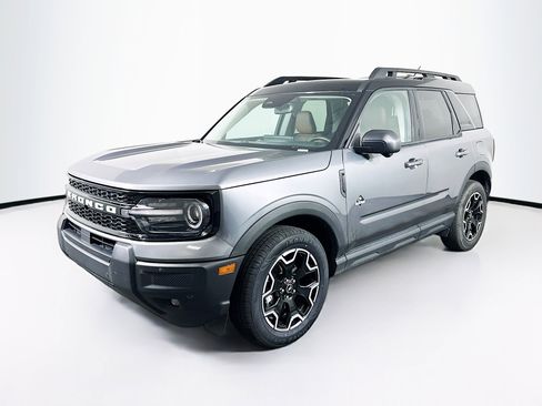 Used 2025 Ford Bronco Sport Outer Banks w/ Outer Banks Tech Package+ AWD/4WD image 3