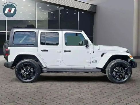Used 2022 Jeep Wrangler Unlimited Sahara w/ Cold Weather Group image 6