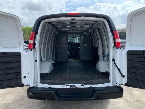 Used 2017 Chevrolet Express 2500 RWD image 10